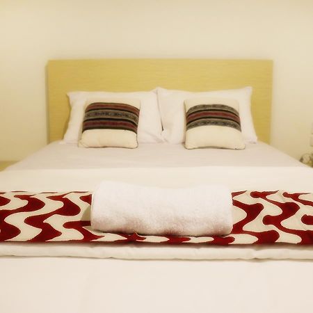 Leos Hotel Tomohon Exterior photo