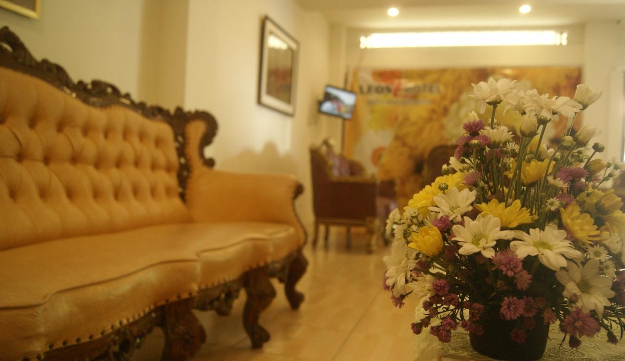 Leos Hotel Tomohon Exterior photo