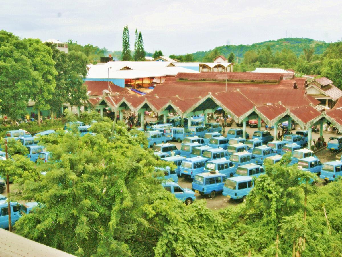 Leos Hotel Tomohon Exterior photo